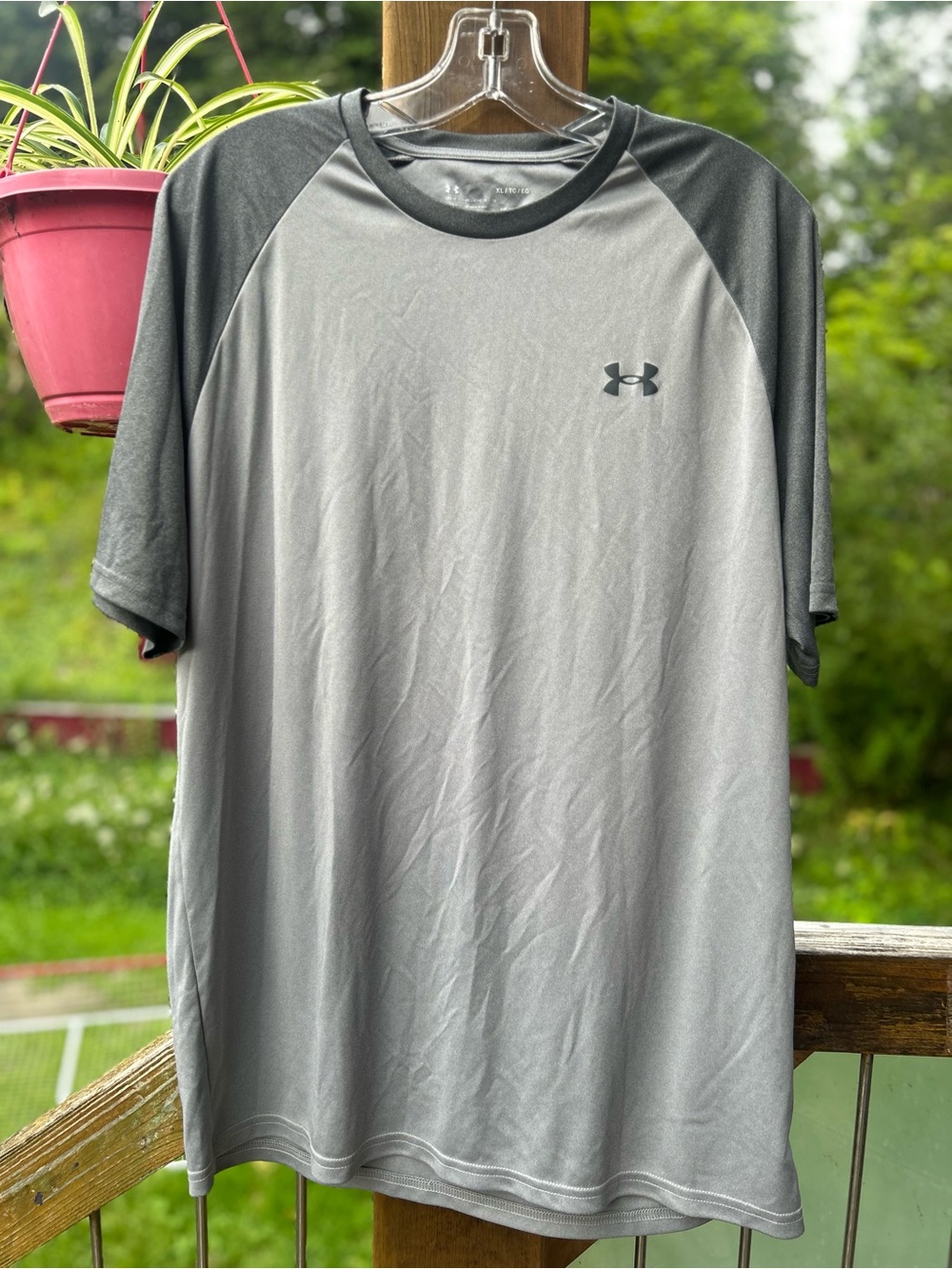 Under Armour Men’s Light Gray and Dark Gray Raglan Short-Sleeve Tee •XL